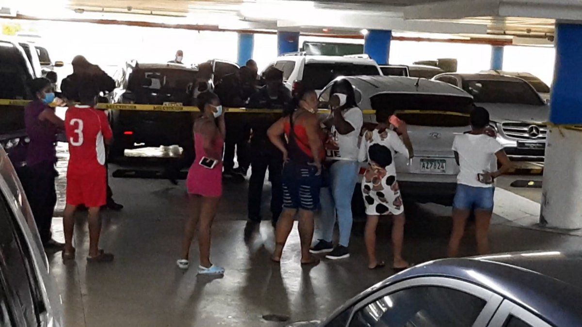 Two hitmen murdered a man in his car in Multiplaza parking lot