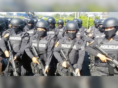 El Salvador anti-gang measures 'a success' as 17,000 held