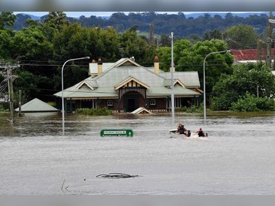 Australia floods worsen as thousands more Sydney residents evacuate