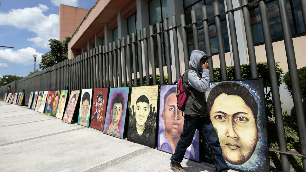 Mexico arrests ex-top prosecutor over disappearance of 43 students