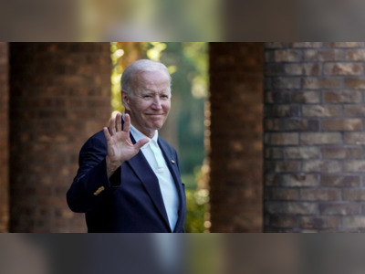 As Biden kicks off U.S. tour, some Democratic candidates want to keep their distance