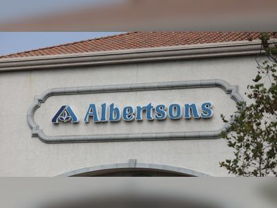 Washington state sues to block Albertsons' $4 bln payout to shareholders