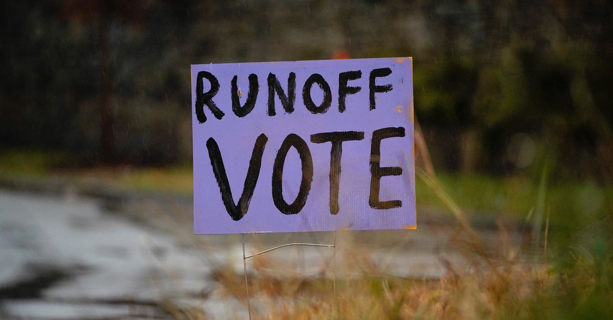 Senate candidates make last pitch in Georgia midterm election runoff