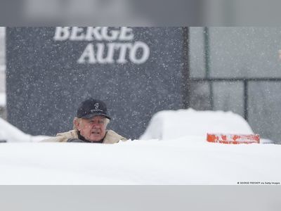 US braces for 'record-breaking' winter storm